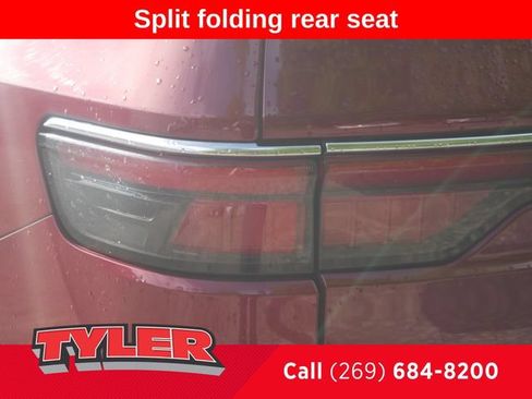 Used 2024 Jeep Wagoneer L Series II w/ Flexible Seating Group AWD/4WD image 12