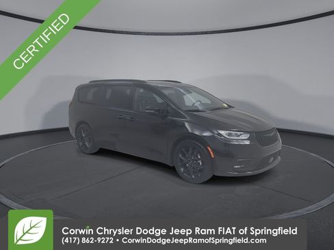Certified 2025 Chrysler Pacifica Limited image 4