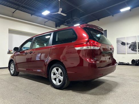 Used 2012 Toyota Sienna FWD image 15
