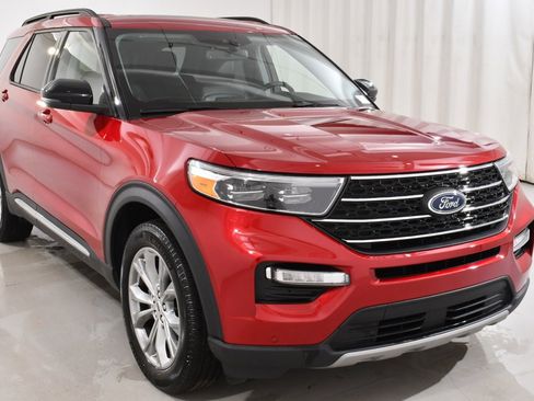 Used 2023 Ford Explorer XLT w/ Equipment Group 202A image 4