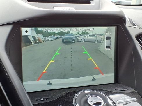 Used 2018 Ford Escape Titanium w/ Ford Safe & Smart Package FWD image 10