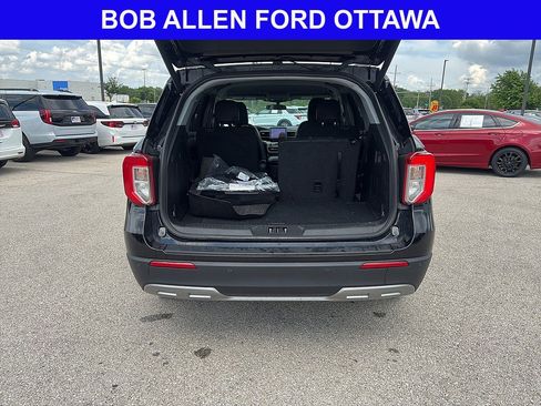 Used 2024 Ford Explorer XLT w/ Equipment Group 202A AWD/4WD image 6