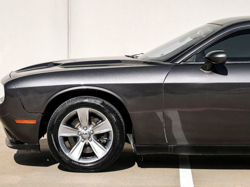 Used 2018 Dodge Challenger SXT Plus image 8