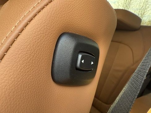 Used 2019 BMW X7 xDrive50i w/ Premium Package image 16