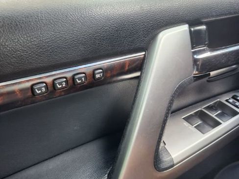 Used 2013 Toyota Land Cruiser image 37