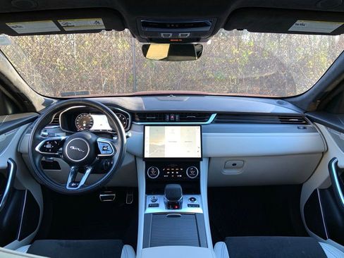 Certified 2022 Jaguar F-PACE SVR image 18