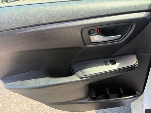Used 2017 Toyota Camry SE FWD image 24