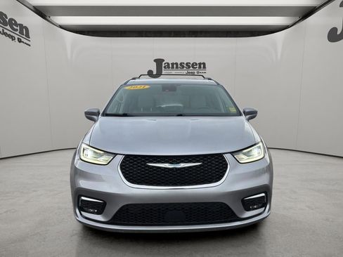 Used 2021 Chrysler Pacifica Touring-L FWD image 7