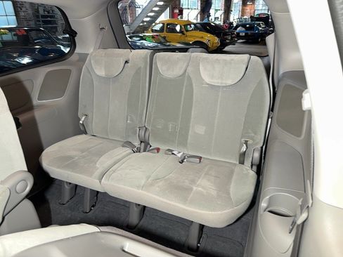 Used 2012 Kia Sedona EX FWD image 69