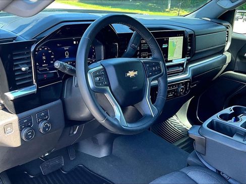 Used 2023 Chevrolet Silverado 1500 LT AWD/4WD image 8