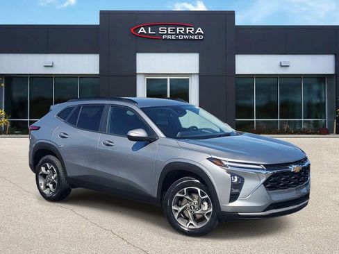 Certified 2025 Chevrolet Trax LT w/ Driver Confidence Package FWD image 1