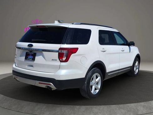 Used 2017 Ford Explorer XLT w/ Equipment Group 202A AWD/4WD image 5