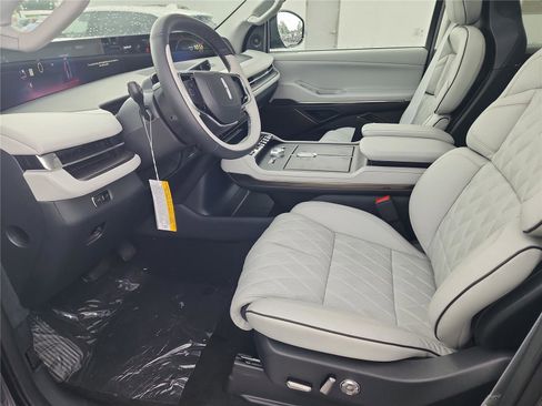 New 2026 Lincoln Navigator L Black Label AWD/4WD image 13