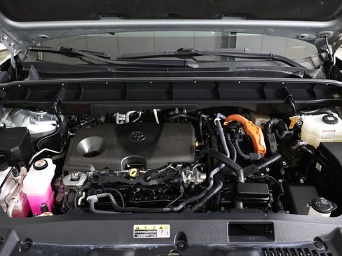 Used 2024 Toyota Highlander XLE AWD/4WD image 23
