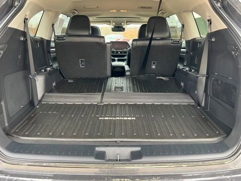 Used 2023 Toyota Highlander L image 16