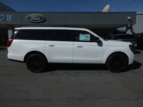 New 2025 Ford Expedition Max Platinum w/ Stealth Appearance Package image 2
