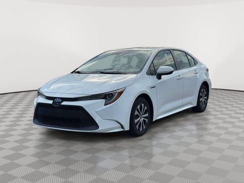 Used 2021 Toyota Corolla LE FWD image 3