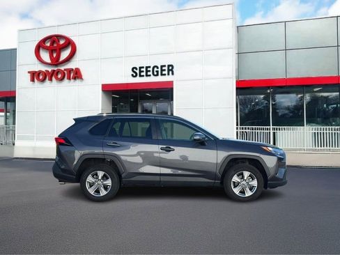 Used 2025 Toyota RAV4 XLE AWD/4WD image 2