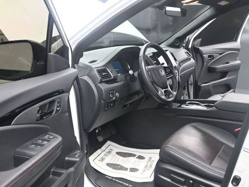 Used 2024 Honda Passport Black Edition image 16