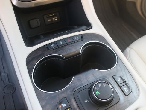 Used 2021 GMC Acadia Denali w/ Denali Technology Package image 24