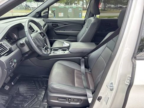 Used 2025 Honda Passport Black Edition image 19