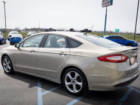 Used 2015 Ford Fusion SE w/ Equipment Group 201A image 8