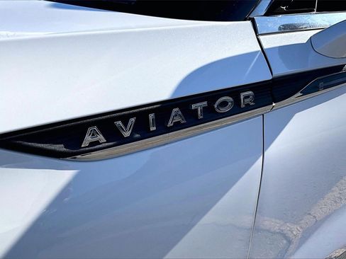 Used 2020 Lincoln Aviator Reserve w/ Equipment Group 202A image 8