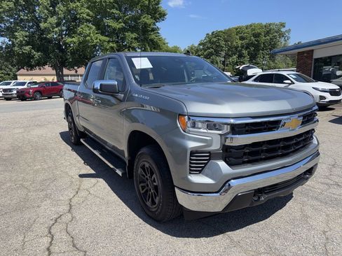 Used 2023 Chevrolet Silverado 1500 LT AWD/4WD image 7