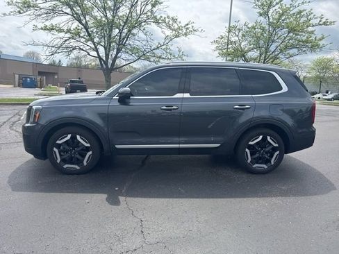 Used 2023 Kia Telluride S w/ S Sunroof Package image 4