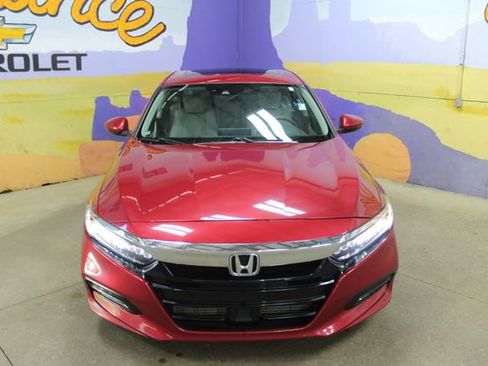 Used 2018 Honda Accord Touring image 3