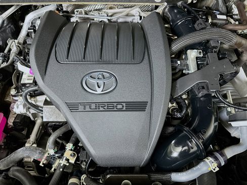 Used 2024 Toyota Highlander LE image 34