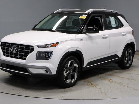 Used 2024 Hyundai Venue Limited FWD image 9