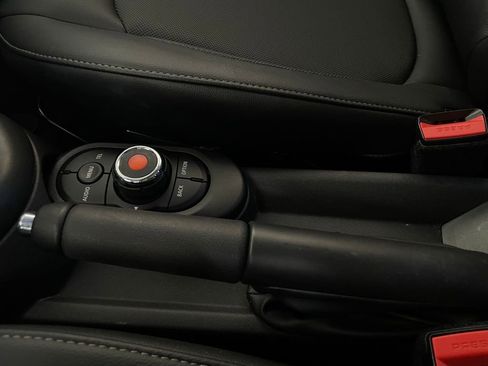 Used 2018 MINI Cooper 2-Door Hardtop image 38