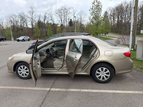 Used 2010 Toyota Corolla image 11