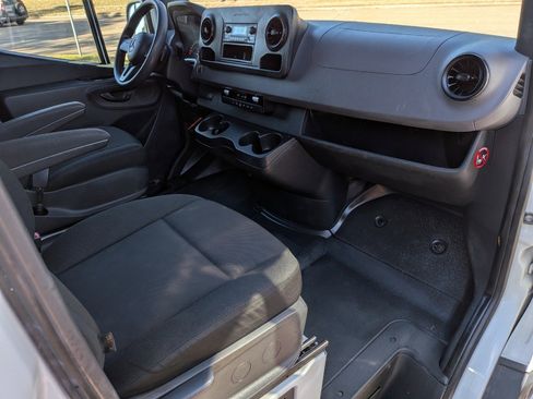 Used 2019 Mercedes-Benz Sprinter 144 image 13