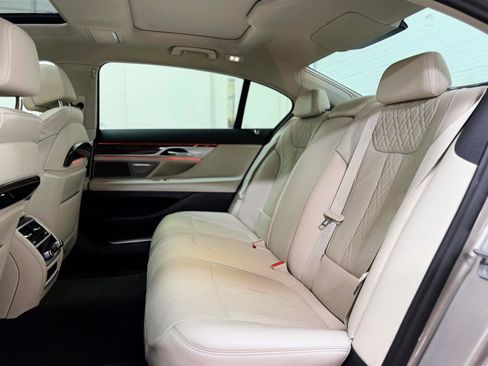 Used 2021 BMW 750i xDrive image 18