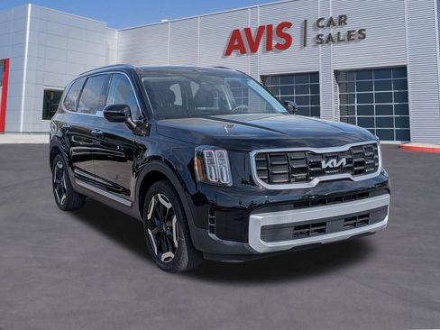 Used 2025 Kia Telluride S FWD image 3