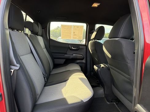 Used 2021 Toyota Tacoma TRD Off-Road AWD/4WD image 15
