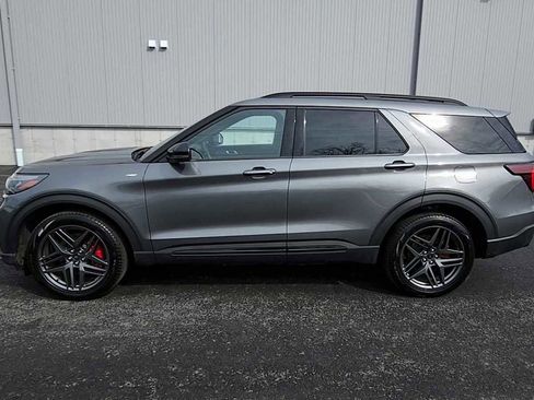 Used 2025 Ford Explorer ST-Line w/ ST-Line Street Pack image 5