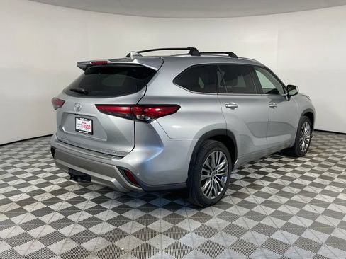 Used 2021 Toyota Highlander Platinum AWD/4WD image 23