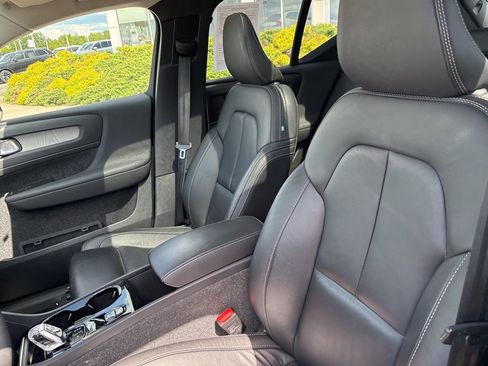 Used 2023 Volvo XC40 B5 Plus w/ Driver Assist Package AWD/4WD image 17