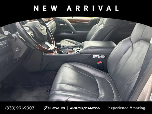 Used 2018 Lexus LX 570 4WD w/ Luxury Package image 3