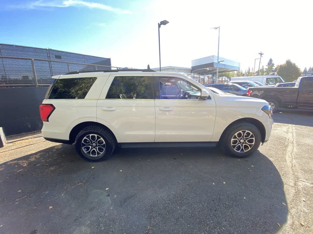 Used 2024 Ford Expedition XLT AWD/4WD image 7