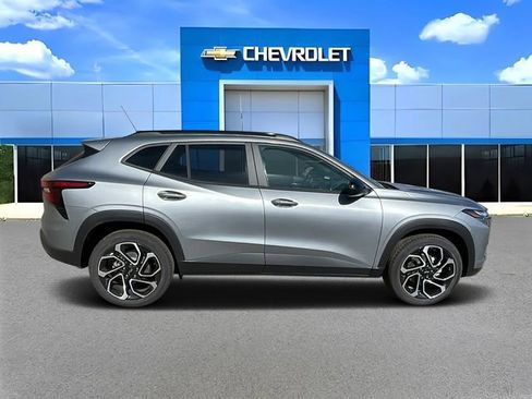 New 2026 Chevrolet Trax RS w/ Sunroof Package image 2