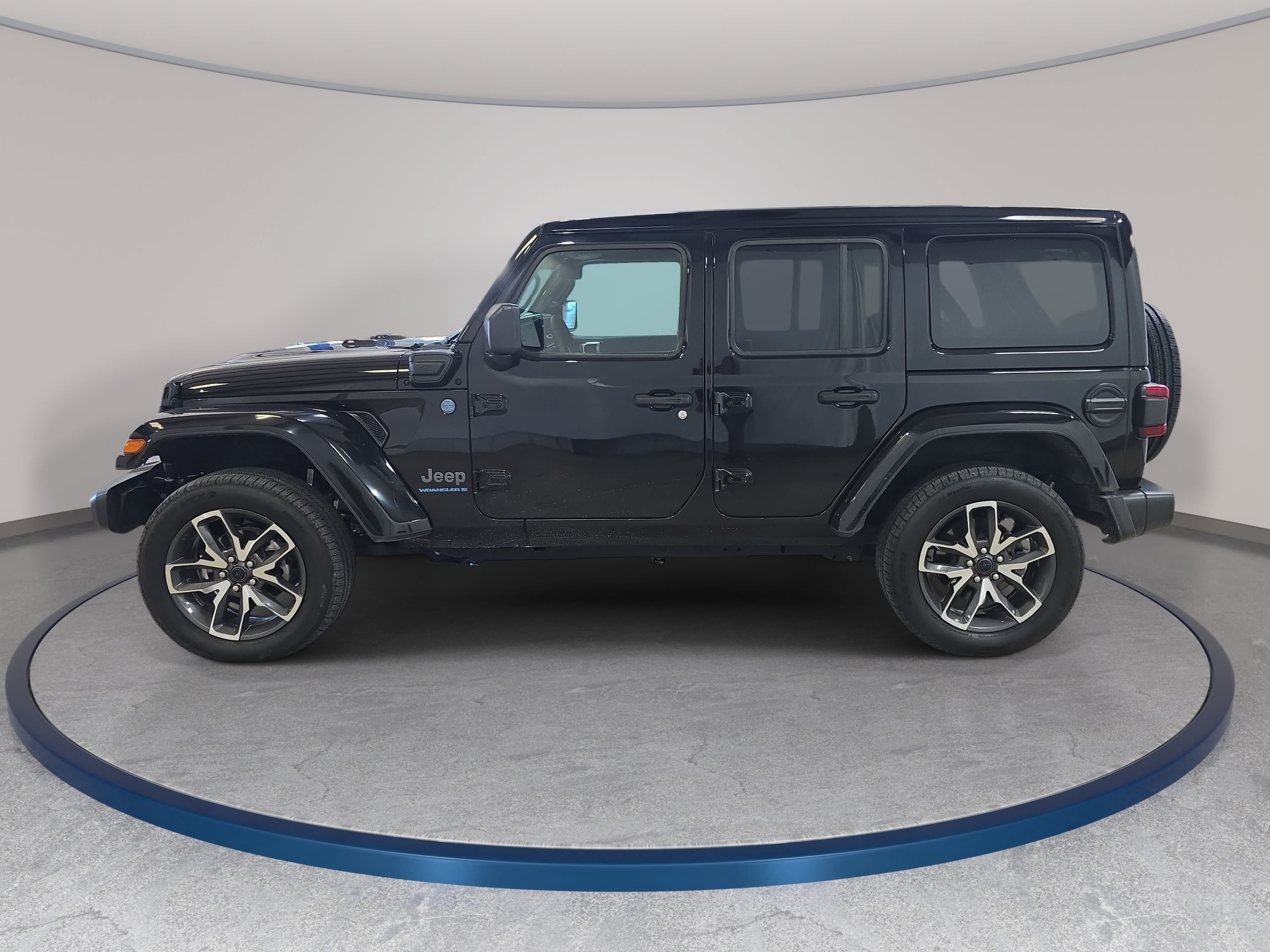 Used 2024 Jeep Wrangler Unlimited w/ Convenience Group AWD/4WD image 9