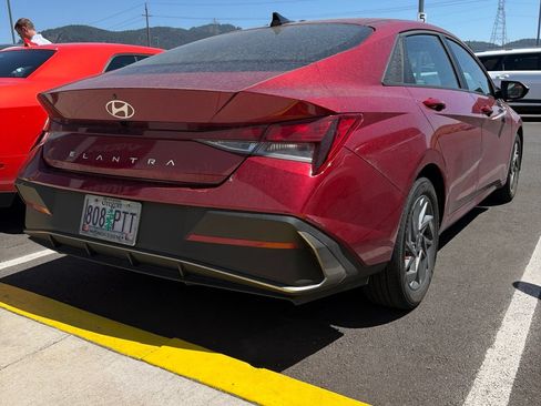 Used 2024 Hyundai Elantra SEL FWD image 6