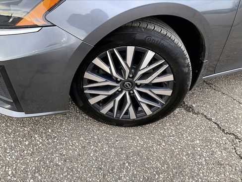 Used 2023 Nissan Altima 2.5 SV image 4