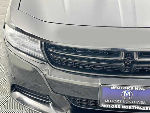 Used 2016 Dodge Charger SXT RWD image 3