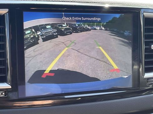 Certified 2023 Chrysler Pacifica Touring-L FWD image 38