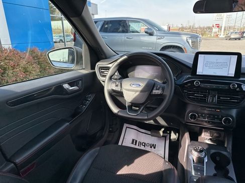 Used 2025 Ford Escape ST-Line FWD image 14